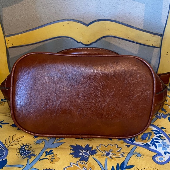 Luxurious Brown Leather Satchel - Picture 6 of 6